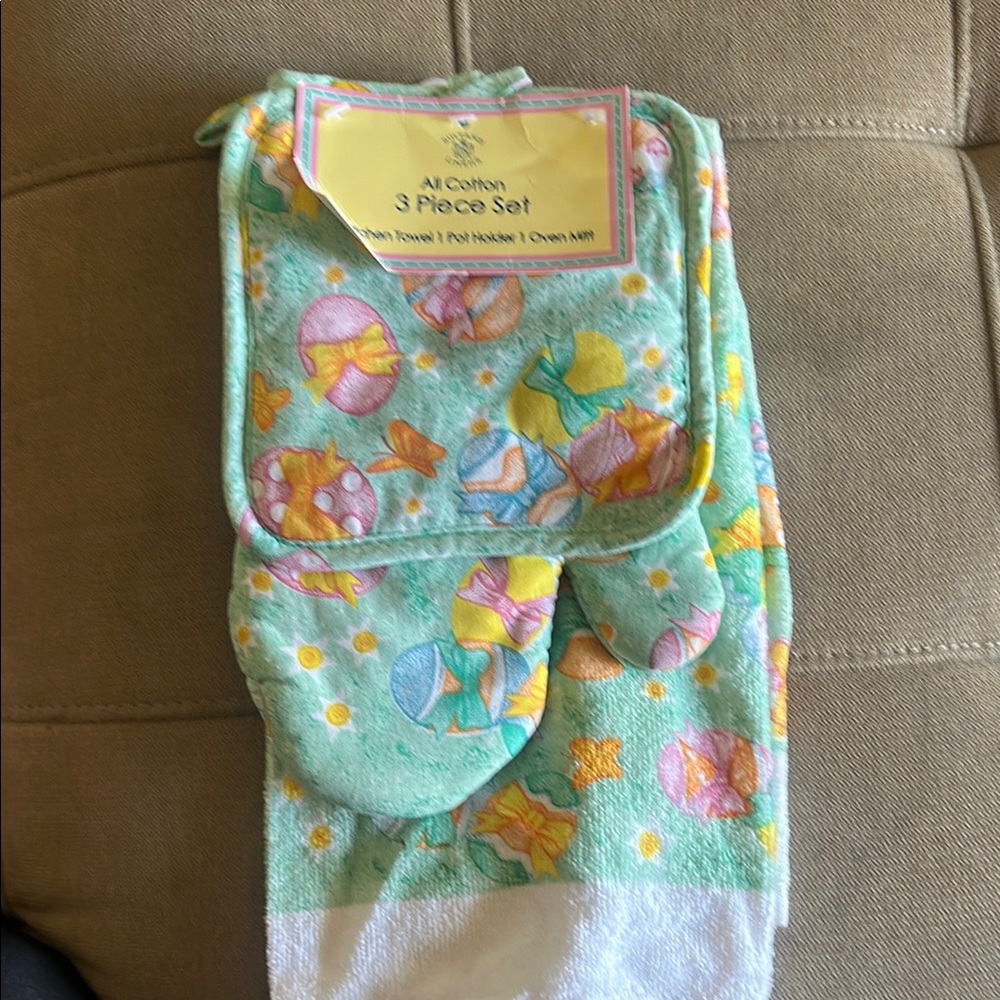 Vintage Easter theme 3 Piece Kitchen Linen Set - Multicolor